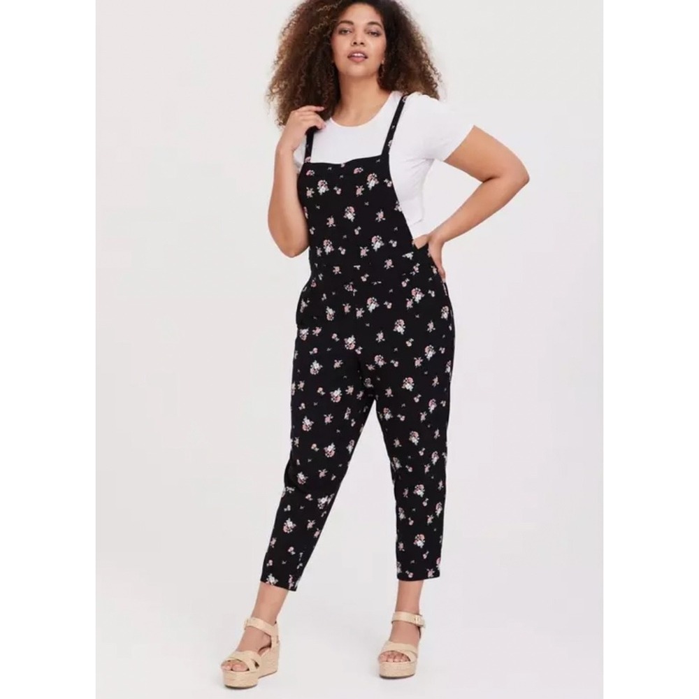 Torrid 3XL Floral Black Ditsy Floral Crepe Women's Overall Pinafore Jumpsuit